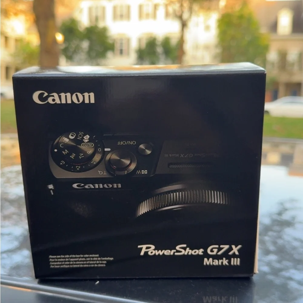 Canon PowerShot G7 X Mark III Box in White and Black